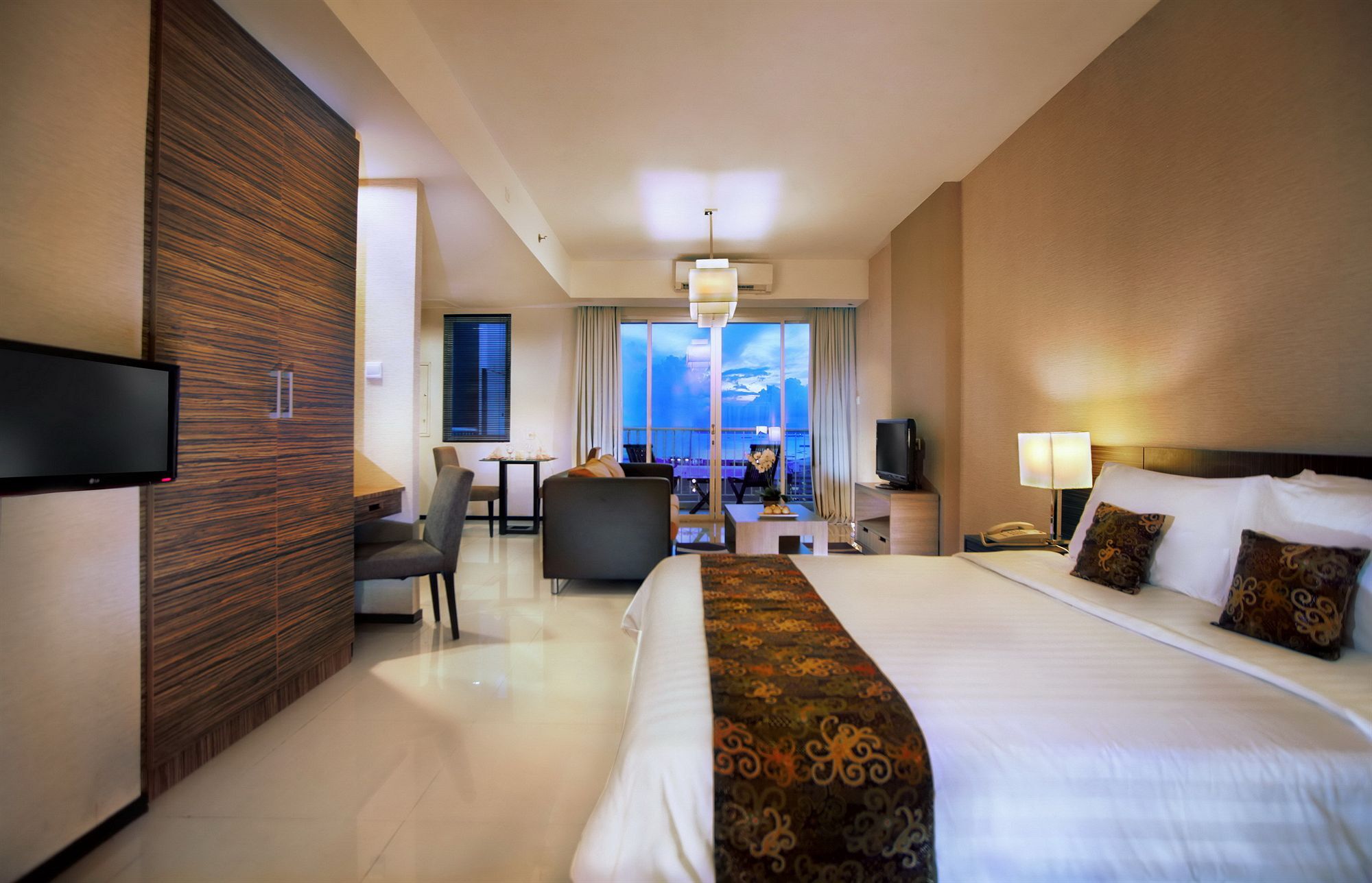 Golden Tulip Balikpapan Hotel & Suites Exterior photo