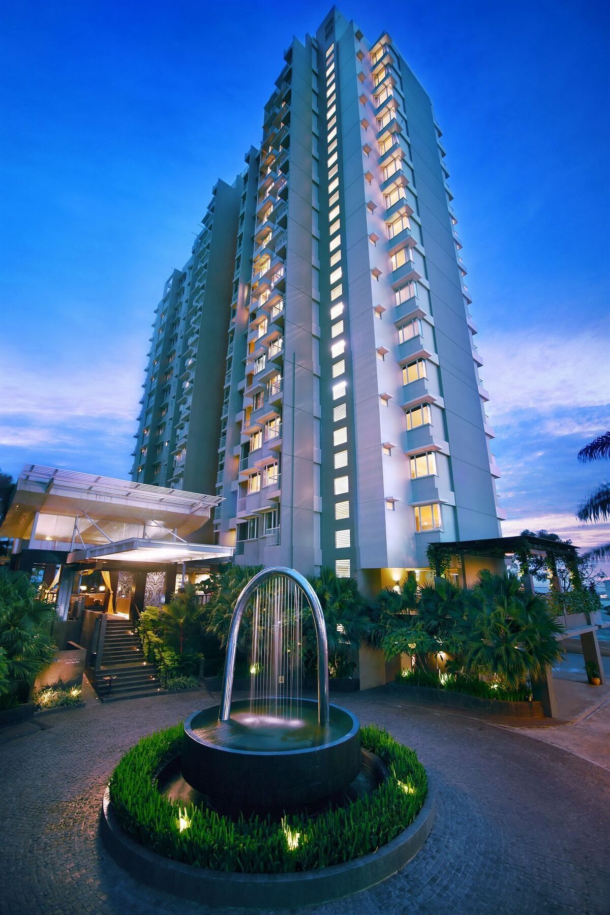 Golden Tulip Balikpapan Hotel & Suites Exterior photo